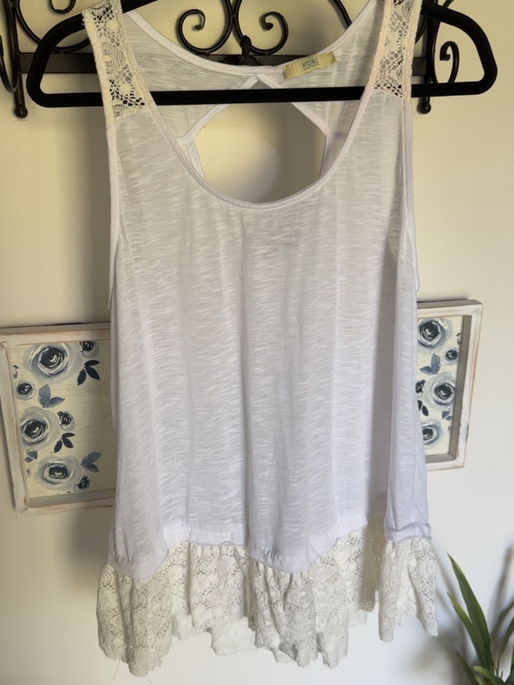 Kori White Lace-Hem Sleeveless Tank Lightweight Layering